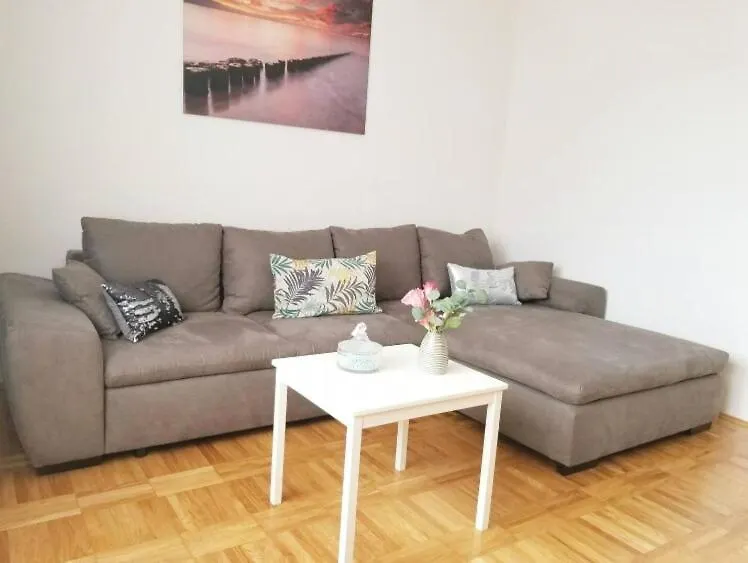 Apartment 2Min Walk To The Beach , Large Seaview Terraces 2 Apts, Bbq, Parking Kastela Croatia