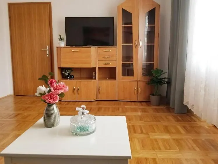 2Min Walk To The Beach , Large Seaview Terraces 2 Apts, Bbq, Parking Kastela