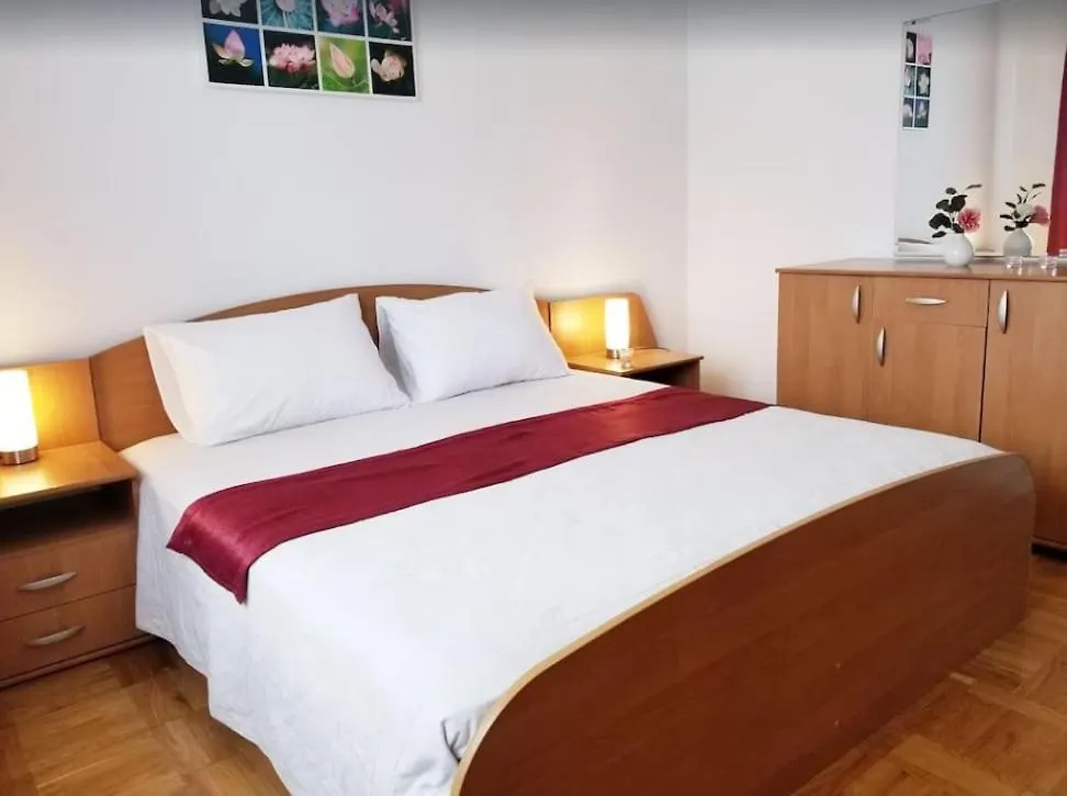 2Min Walk To The Beach , Large Seaview Terraces 2 Apts, Bbq, Parking Kastela 0*,  Croatia