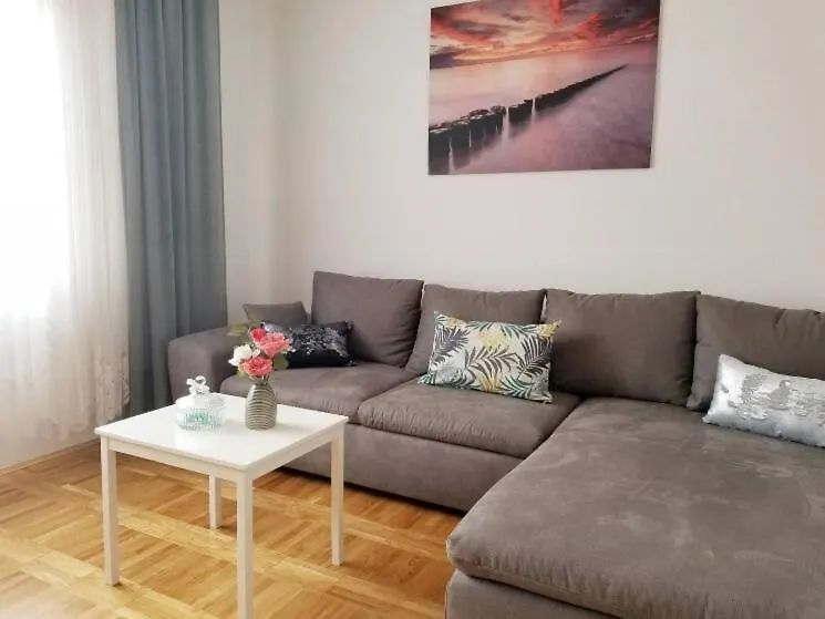 2Min Walk To The Beach , Large Seaview Terraces 2 Apts, Bbq, Parking Kastela Apartment