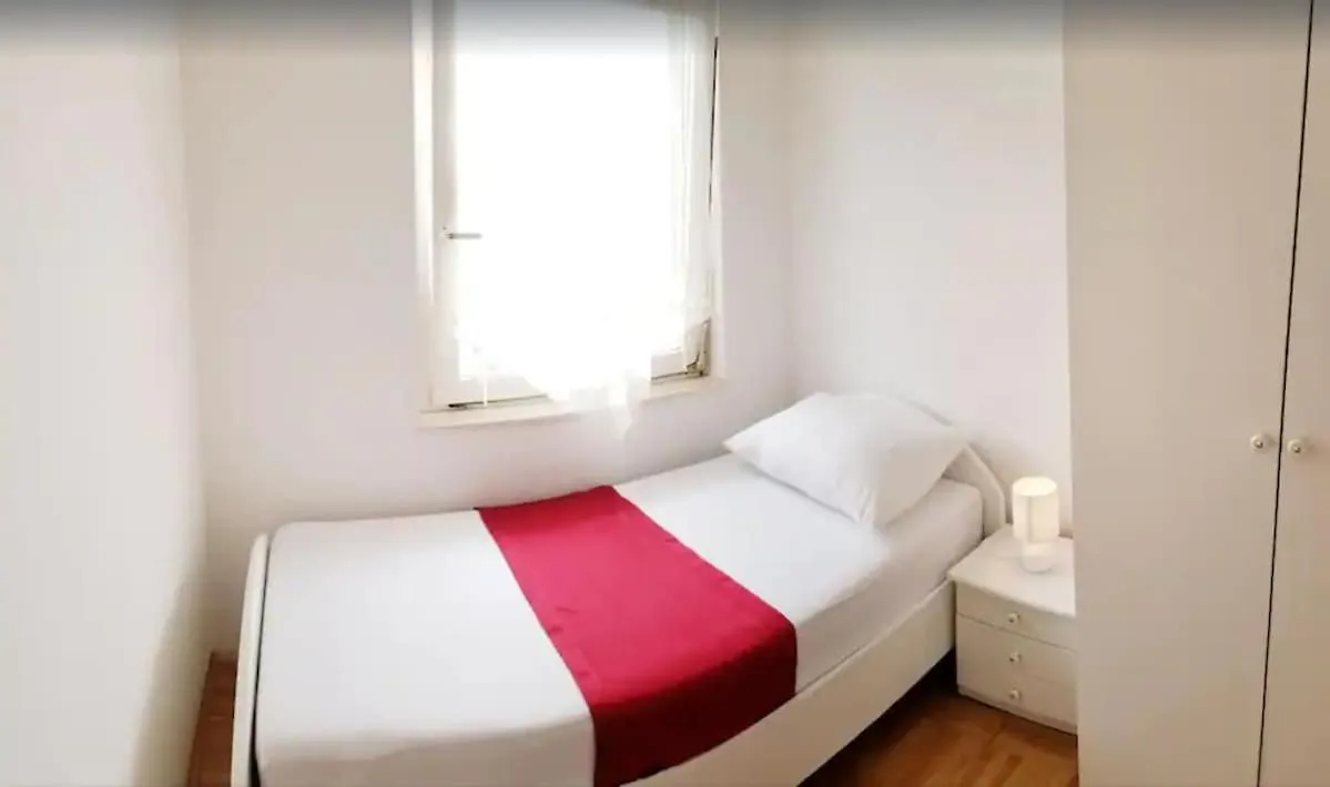2Min Walk To The Beach , Large Seaview Terraces 2 Apts, Bbq, Parking Kastela 0*,  Croatia