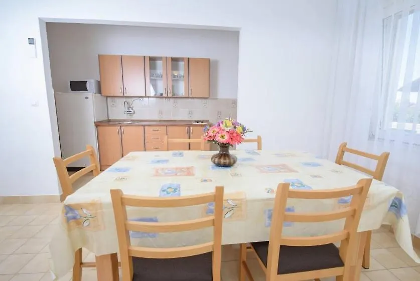 2Min Walk To The Beach , Large Seaview Terraces 2 Apts, Bbq, Parking Kastela Apartment