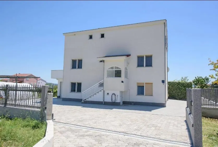2Min Walk To The Beach , Large Seaview Terraces 2 Apts, Bbq, Parking Kastela 0*,