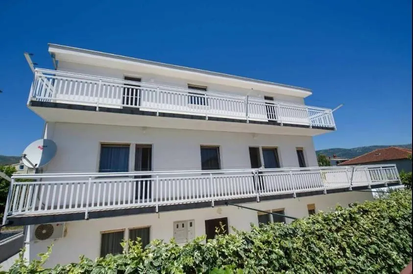 Apartment 2Min Walk To The Beach , Large Seaview Terraces 2 Apts, Bbq, Parking Kastela Croatia