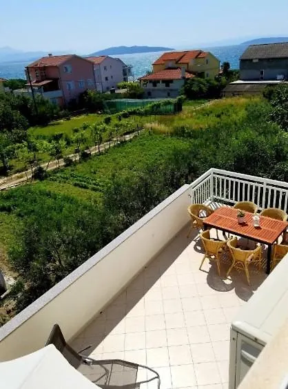 2Min Walk To The Beach , Large Seaview Terraces 2 Apts, Bbq, Parking Kastela Apartment