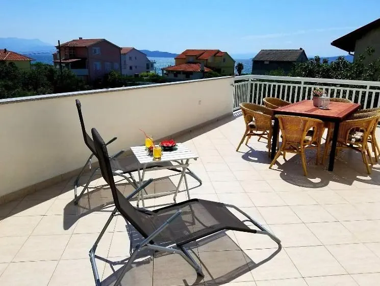 2Min Walk To The Beach , Large Seaview Terraces 2 Apts, Bbq, Parking Kastela 0*,