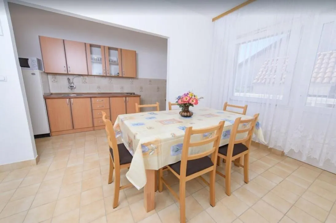 2Min Walk To The Beach , Large Seaview Terraces 2 Apts, Bbq, Parking Kastela Croatia