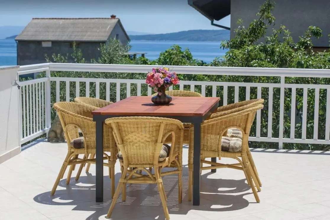 Apartment 2Min Walk To The Beach , Large Seaview Terraces 2 Apts, Bbq, Parking Kastela