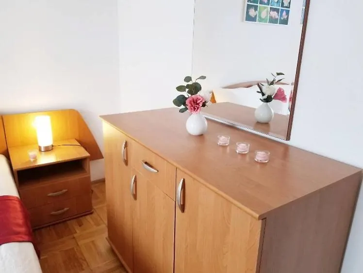 2Min Walk To The Beach , Large Seaview Terraces 2 Apts, Bbq, Parking Kastela