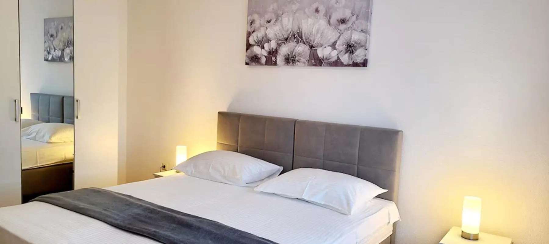 2Min Walk To The Beach , Large Seaview Terraces 2 Apts, Bbq, Parking Kastela