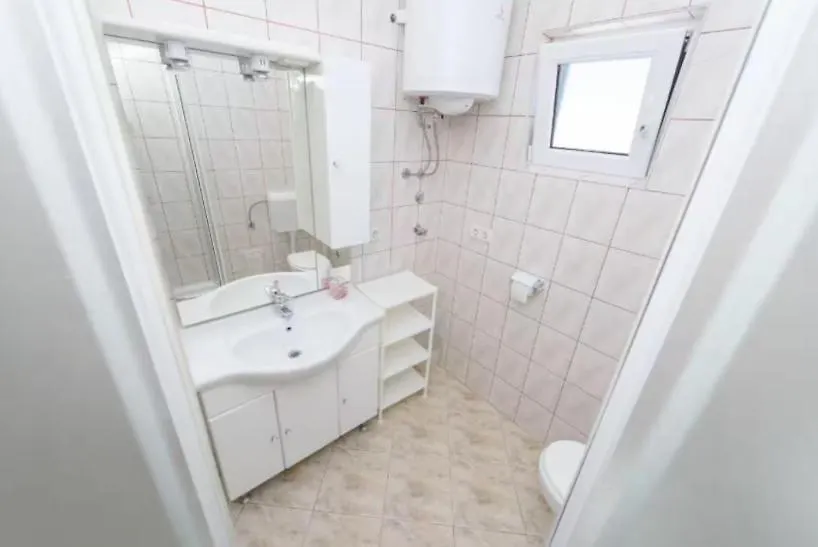 2Min Walk To The Beach , Large Seaview Terraces 2 Apts, Bbq, Parking Kastela