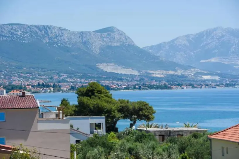 Apartment 2Min Walk To The Beach , Large Seaview Terraces 2 Apts, Bbq, Parking Kastela