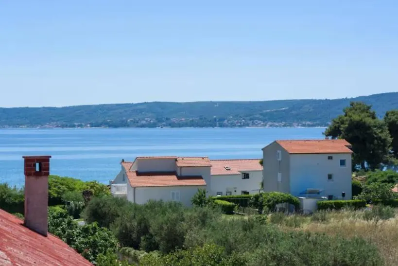 Apartment 2Min Walk To The Beach , Large Seaview Terraces 2 Apts, Bbq, Parking Kastela