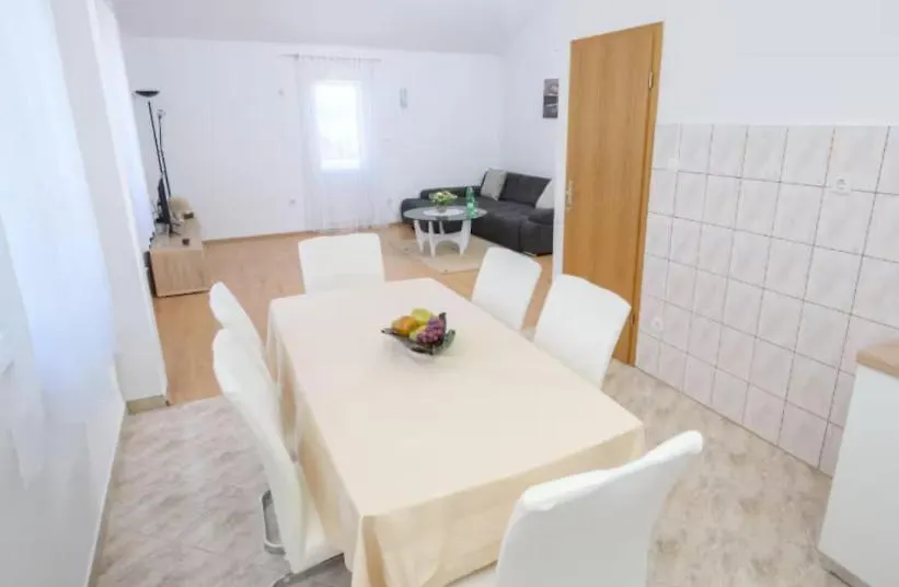 Apartment 2Min Walk To The Beach , Large Seaview Terraces 2 Apts, Bbq, Parking Kastela