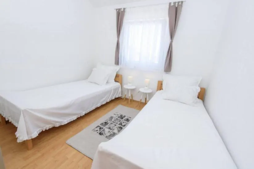 2Min Walk To The Beach , Large Seaview Terraces 2 Apts, Bbq, Parking Kastela Croatia