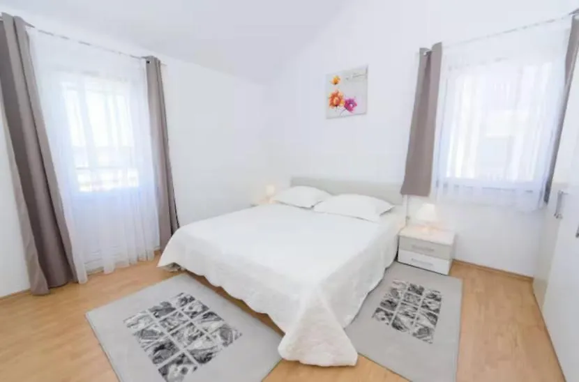Apartment 2Min Walk To The Beach , Large Seaview Terraces 2 Apts, Bbq, Parking Kastela